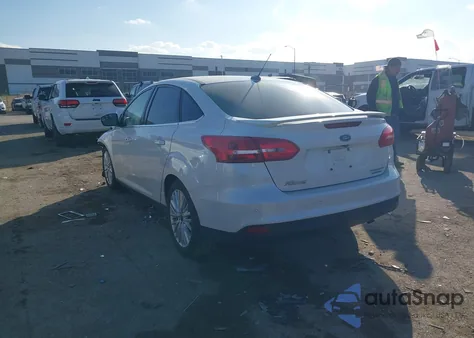 2016 Ford Focus Titanium z USA, uszkodzony, nr VIN 1FADP3J21GL274689